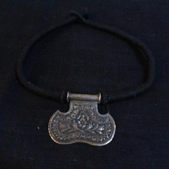 ANTIQUE STYLE NECKLACE