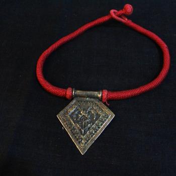 ANTIQUE STYLE NECKLACE
