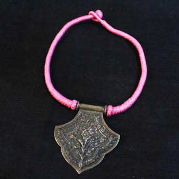 ANTIQUE STYLE NECKLACE