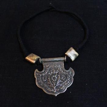 ANTIQUE STYLE NECKLACE