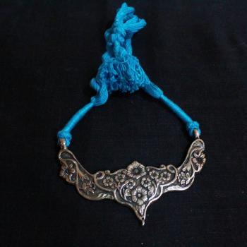 ANTIQUE STYLE NECKLACE