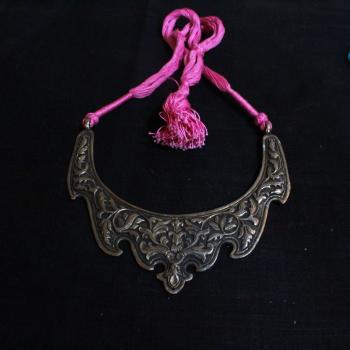 ANTIQUE STYLE NECKLACE