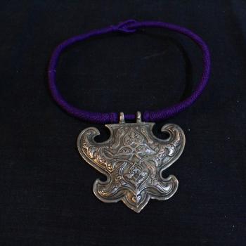 ANTIQUE STYLE NECKLACE