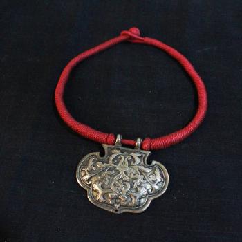 ANTIQUE STYLE NECKLACE