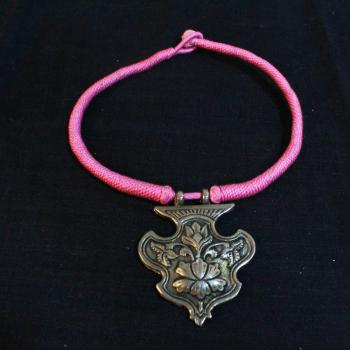ANTIQUE STYLE NECKLACE
