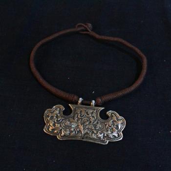 ANTIQUE STYLE NECKLACE