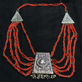 ANTIQUE STYLE NECKLACE