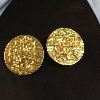 Gold plated round hammered earrings