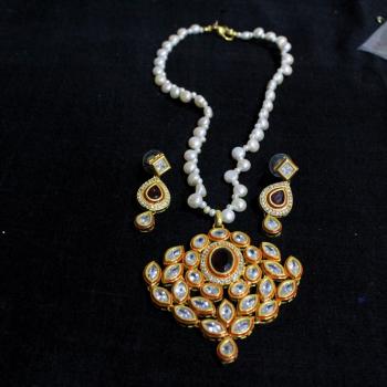 Traditional Necklace - Pendant