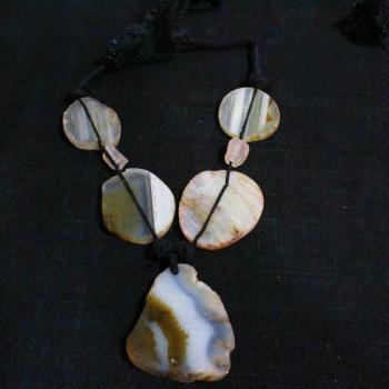 AGATE NECKLACE