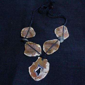 AGATE NECKLACE